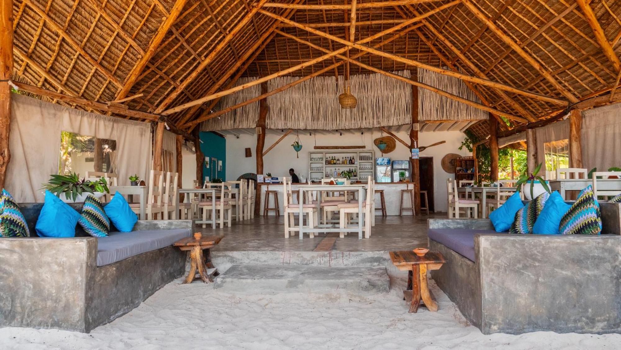 Bahari Pizza Restaurant Bungalows Jambiani  Bagian luar foto