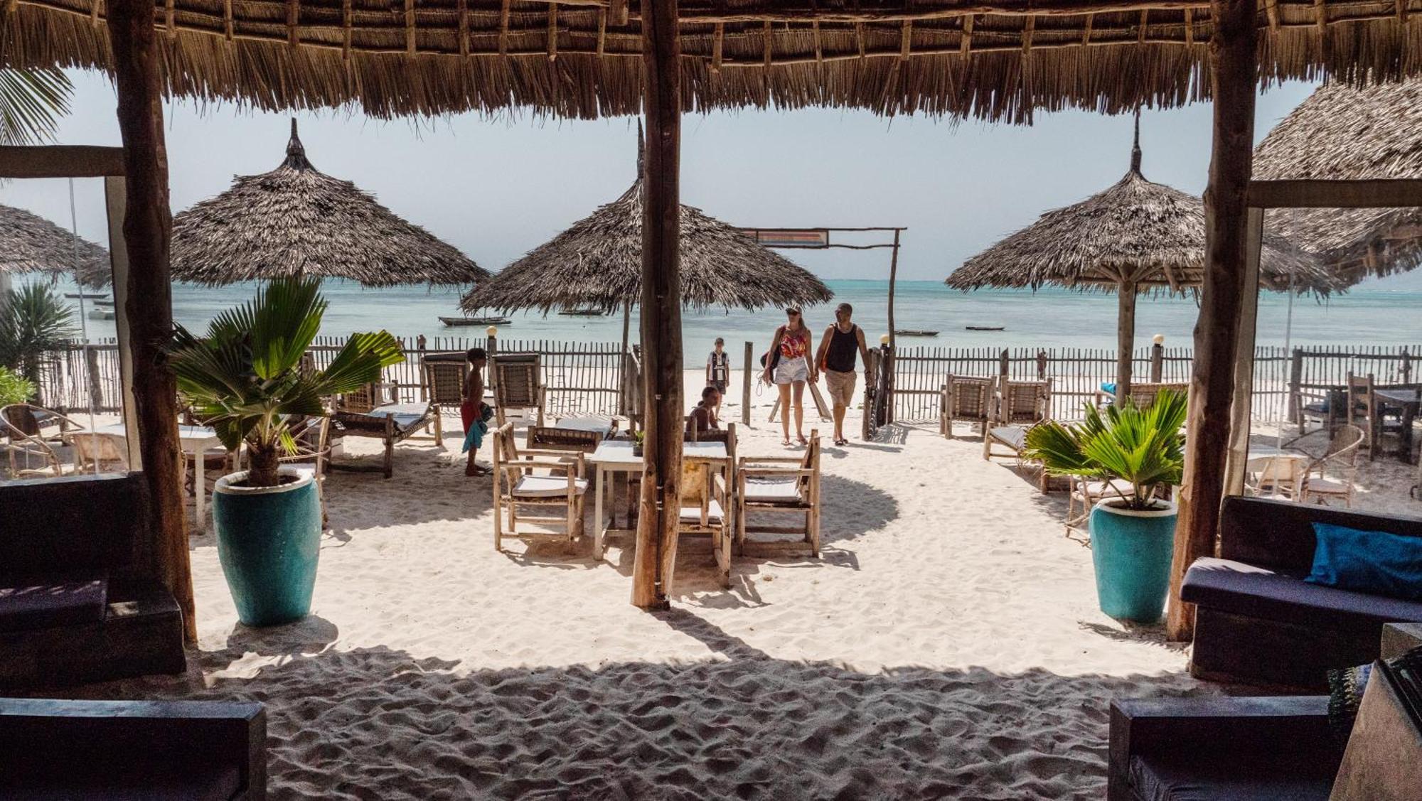 Bahari Pizza Restaurant Bungalows Jambiani  Bagian luar foto